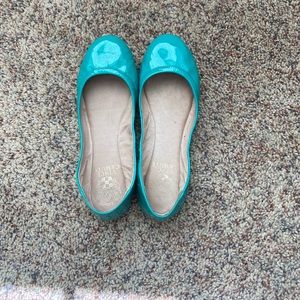 Vince Camuto Teal color patent leather flats - size 5